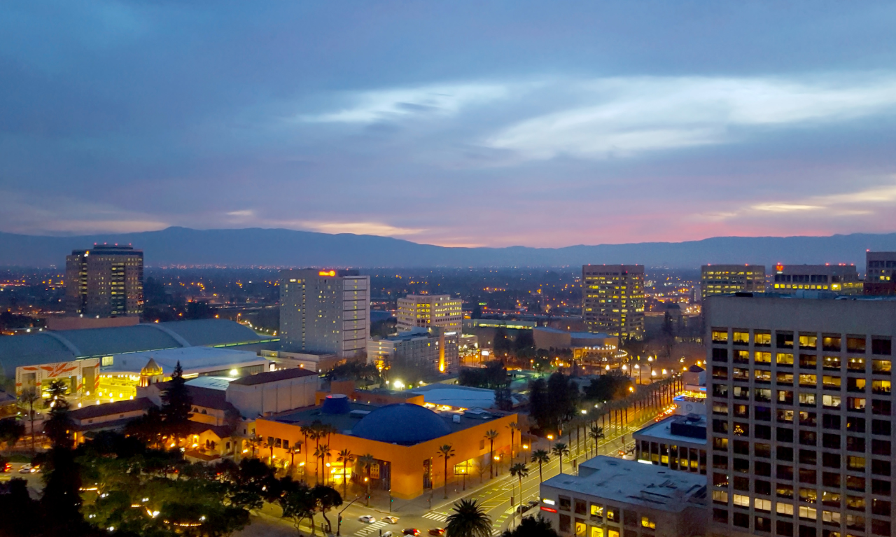 A picture of the city of Orlando from a hillside.